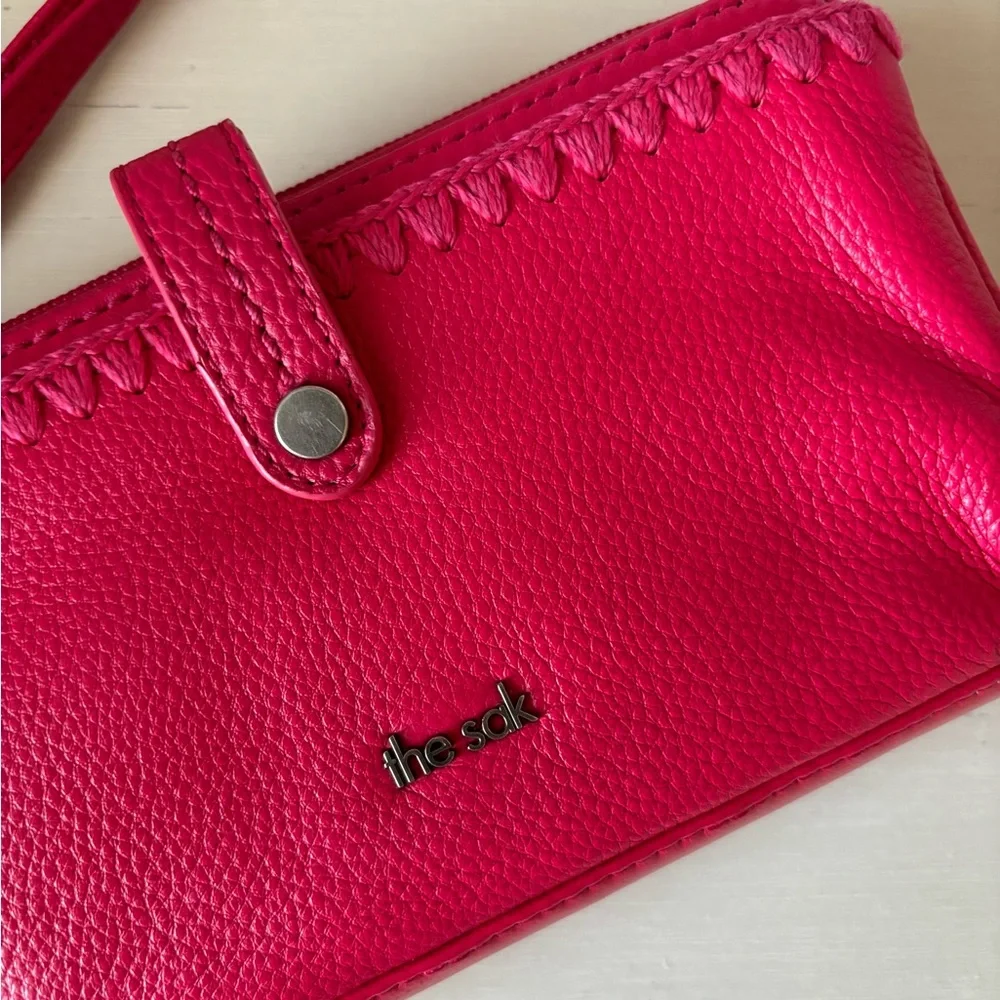 the Sak Iris Smartphone Wallet fuchsia pink